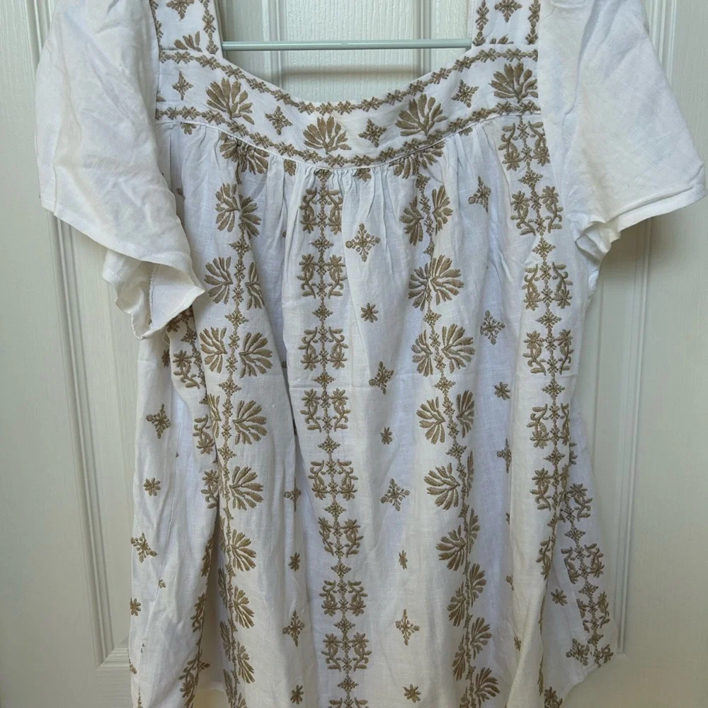 Torrid White & Gold Buttoned Bib Collar Blouse 🤩 - Picture 5 of 8